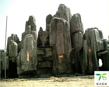 冬季成都人工塑石假山應(yīng)該注意些什么呢